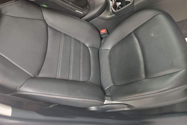 Used Toyota RAV4 2021 2.0L CVT Two-Wheel Drive Fashion PLUS Edition Right Front Seat