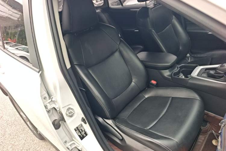 Used Toyota RAV4 2021 2.0L CVT Two-Wheel Drive Fashion Edition Right Front Seat