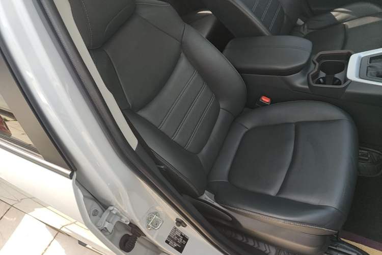 Used Toyota RAV4 2021 2.0L CVT Two-Wheel Drive Fashion PLUS Edition Right Front Seat
