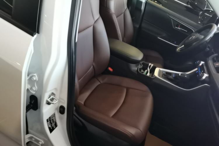 Used Toyota RAV4 2021 Revised Version Dual-Motor Hybrid 2.5L E-CVT Two-Wheel Drive Elite Edition Right Front Seat