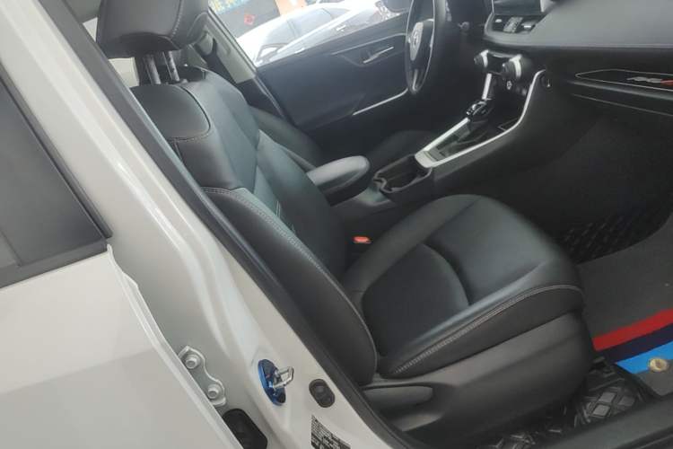 Used Toyota RAV4 2021 2.0L CVT Two-Wheel Drive Fashion PLUS Edition Right Front Seat