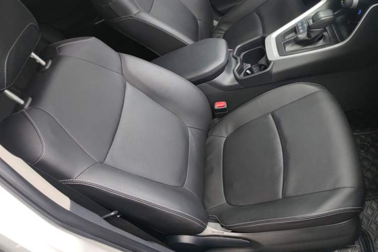 Used Toyota RAV4 2021 2.0L CVT 4x4 Trend Edition Right Front Seat