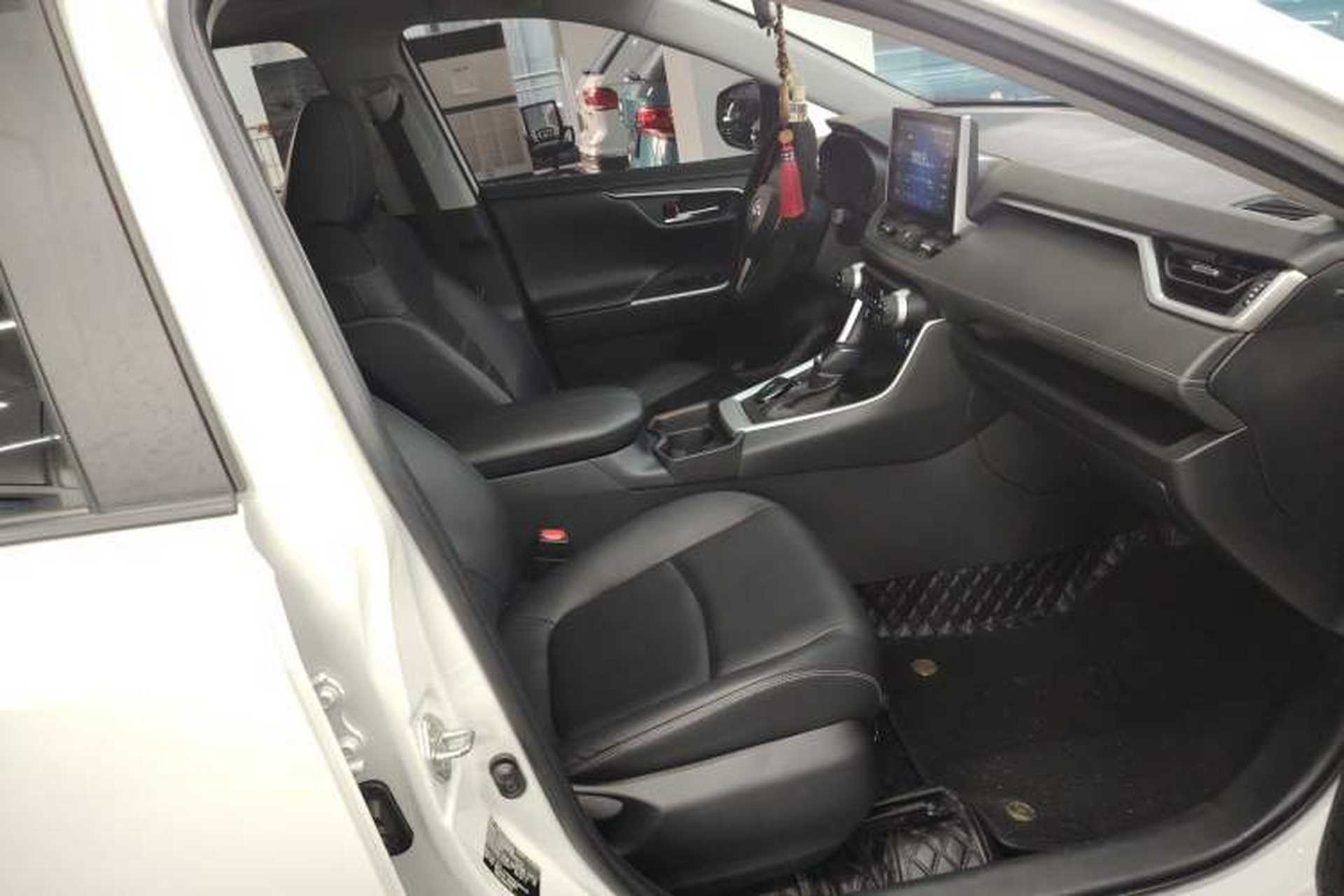 Used Toyota RAV4 2021 2.0L CVT Two-Wheel Drive Fashion PLUS Edition Right Front Seat