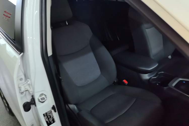 Used Toyota RAV4 2021 Revised Version Dual-Motor Hybrid 2.5L E-CVT Two-Wheel Drive Elite Edition Right Front Seat