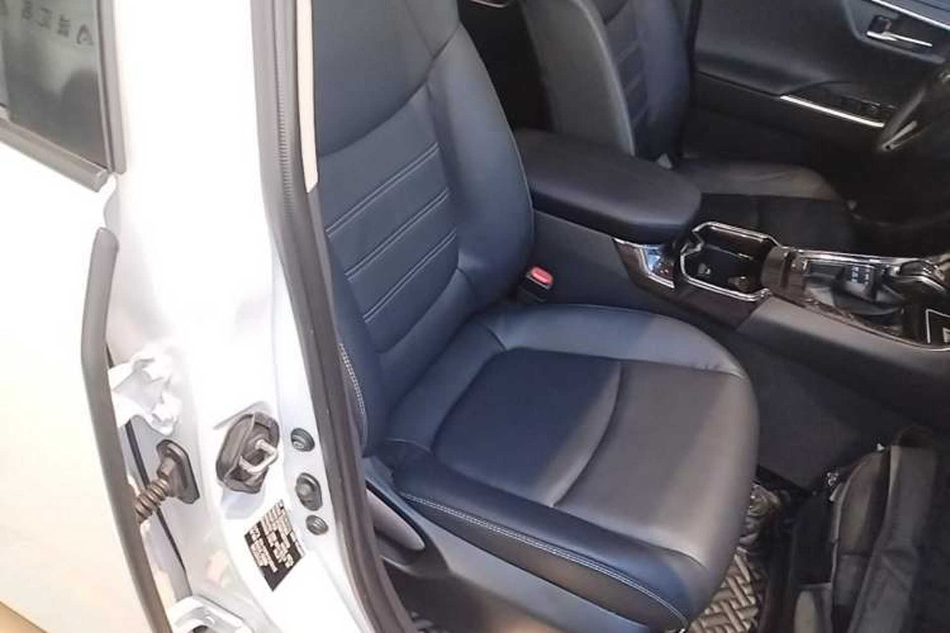 Used Toyota RAV4 2021 2.0L CVT 4x4 Style PLUS Edition Right Front Seat