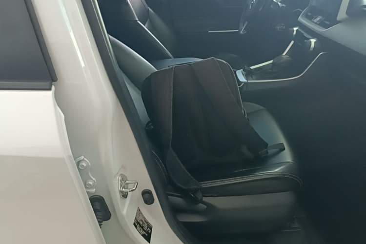 Used Toyota RAV4 2021 2.0L CVT Two-Wheel Drive Urban Edition Right Front Seat