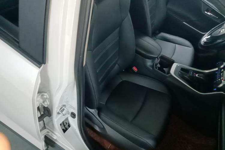 Used Toyota RAV4 2021 2.0L CVT Two-Wheel Drive Fashion PLUS Edition Right Front Seat