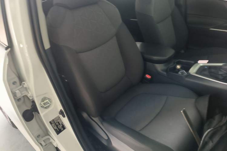 Used Toyota RAV4 2021 Revised Version Dual-Motor Hybrid 2.5L E-CVT Two-Wheel Drive Elite Edition Right Front Seat
