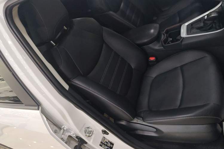 Used Toyota RAV4 2021 2.0L CVT Two-Wheel Drive Fashion PLUS Edition Right Front Seat