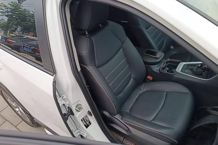 Used Toyota RAV4 2021 2.0L CVT Two-Wheel Drive Fashion PLUS Edition Right Front Seat