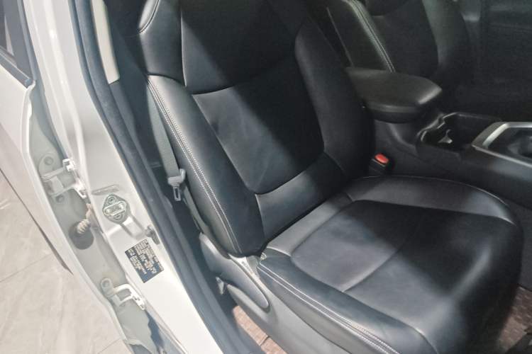 Used Toyota RAV4 2021 2.0L CVT Two-Wheel Drive Fashion Edition Right Front Seat