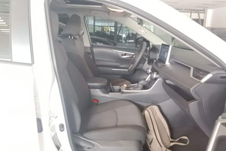 Used Toyota RAV4 2021 2.0L CVT Two-Wheel Drive Fashion Edition Right Front Seat