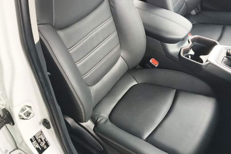Used Toyota RAV4 2021 2.0L CVT Two-Wheel Drive Fashion PLUS Edition Right Front Seat