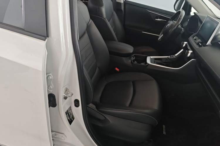 Used Toyota RAV4 2021 2.0L CVT Two-Wheel Drive Fashion PLUS Edition Right Front Seat