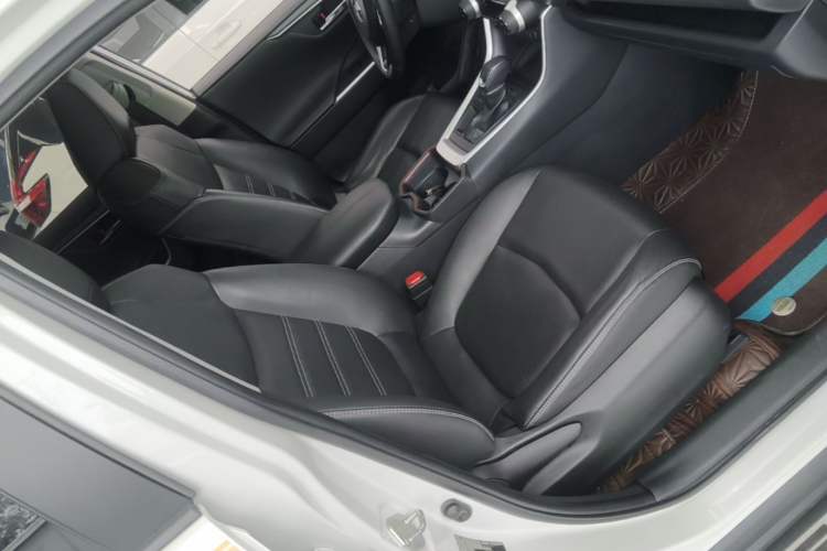 Used Toyota RAV4 2021 2.0L CVT Two-Wheel Drive Fashion PLUS Edition Right Front Seat