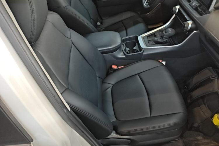 Used Toyota RAV4 2021 2.0L CVT Two-Wheel Drive Fashion Edition Right Front Seat