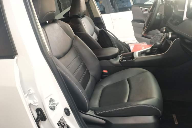 Used Toyota RAV4 2021 2.0L CVT 4x4 Style PLUS Edition Right Front Seat