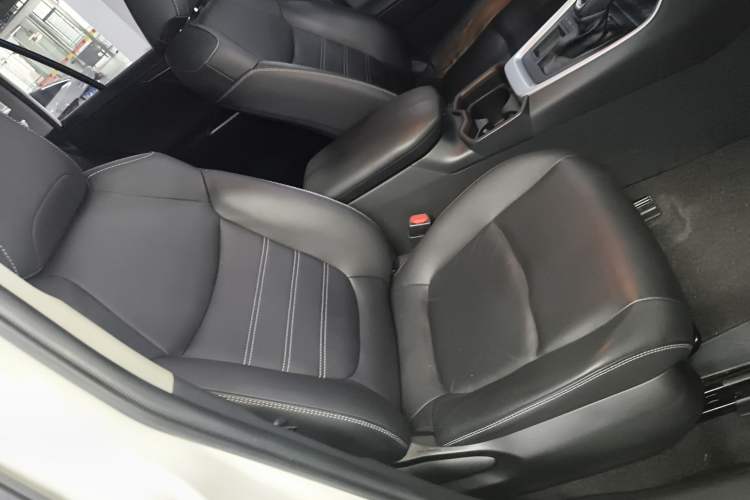 Used Toyota RAV4 2021 2.0L CVT Two-Wheel Drive Fashion PLUS Edition Right Front Seat