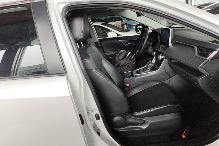 Used Toyota RAV4 2021 Dual-Engine 2.5L E-CVT Two-Wheel Drive Elite Edition Right Front Seat