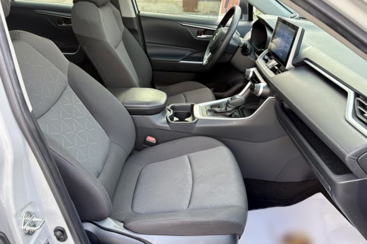 Used Toyota RAV4 2021 Revised Version Dual-Motor Hybrid 2.5L E-CVT Two-Wheel Drive Elite Edition Right Front Seat