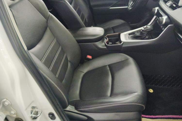 Used Toyota RAV4 2021 2.0L CVT 4x4 Style PLUS Edition Right Front Seat