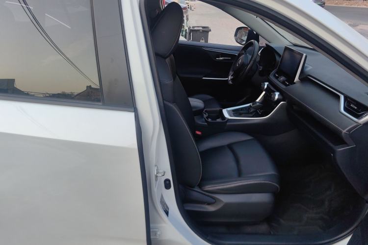 Used Toyota RAV4 2021 2.0L CVT Two-Wheel Drive Fashion PLUS Edition Right Front Seat