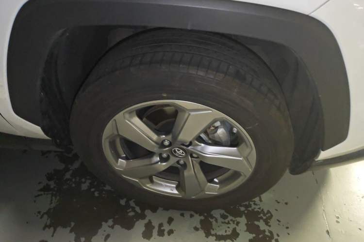 Used Toyota RAV4 2021 2.0L CVT Two-Wheel Drive Fashion PLUS Edition Right Front Wheel Hub