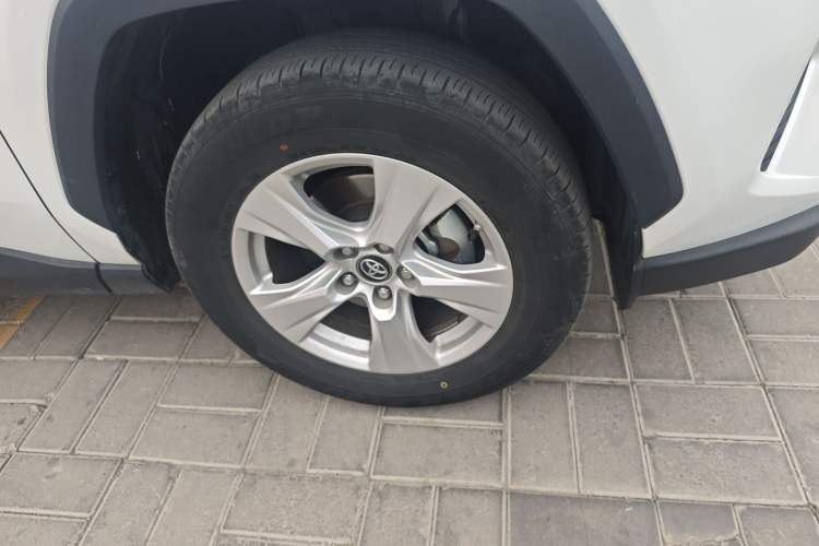 Used Toyota RAV4 2021 2.0L CVT Two-Wheel Drive Urban Edition Right Front Wheel Hub