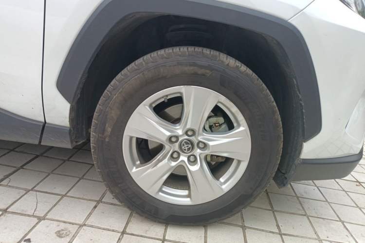 Used Toyota RAV4 2021 2.0L CVT Two-Wheel Drive Urban Edition Right Front Wheel Hub