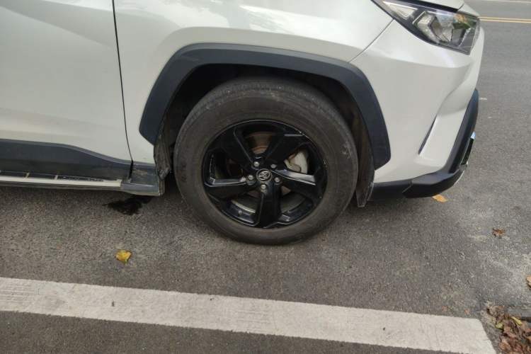 Used Toyota RAV4 2021 Dual-Engine 2.5L E-CVT Four-Wheel Drive Elite PLUS Edition Right Front Wheel Hub