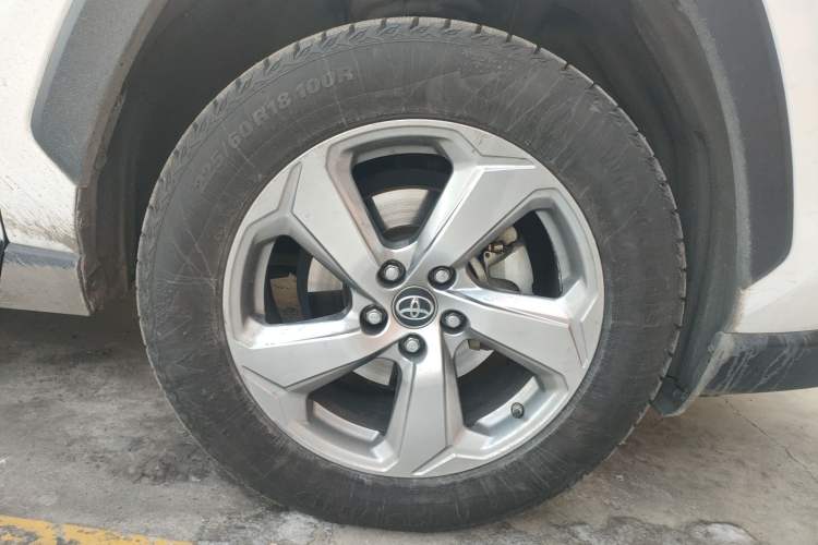 Used Toyota RAV4 2021 2.0L CVT 4x4 Style PLUS Edition Right Front Wheel Hub