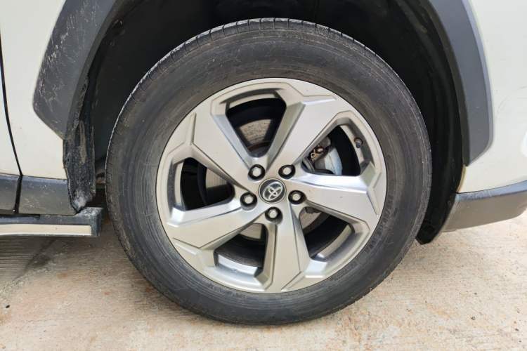 Used Toyota RAV4 2021 Dual-Engine 2.5L E-CVT Two-Wheel Drive Elite Edition Right Front Wheel Hub