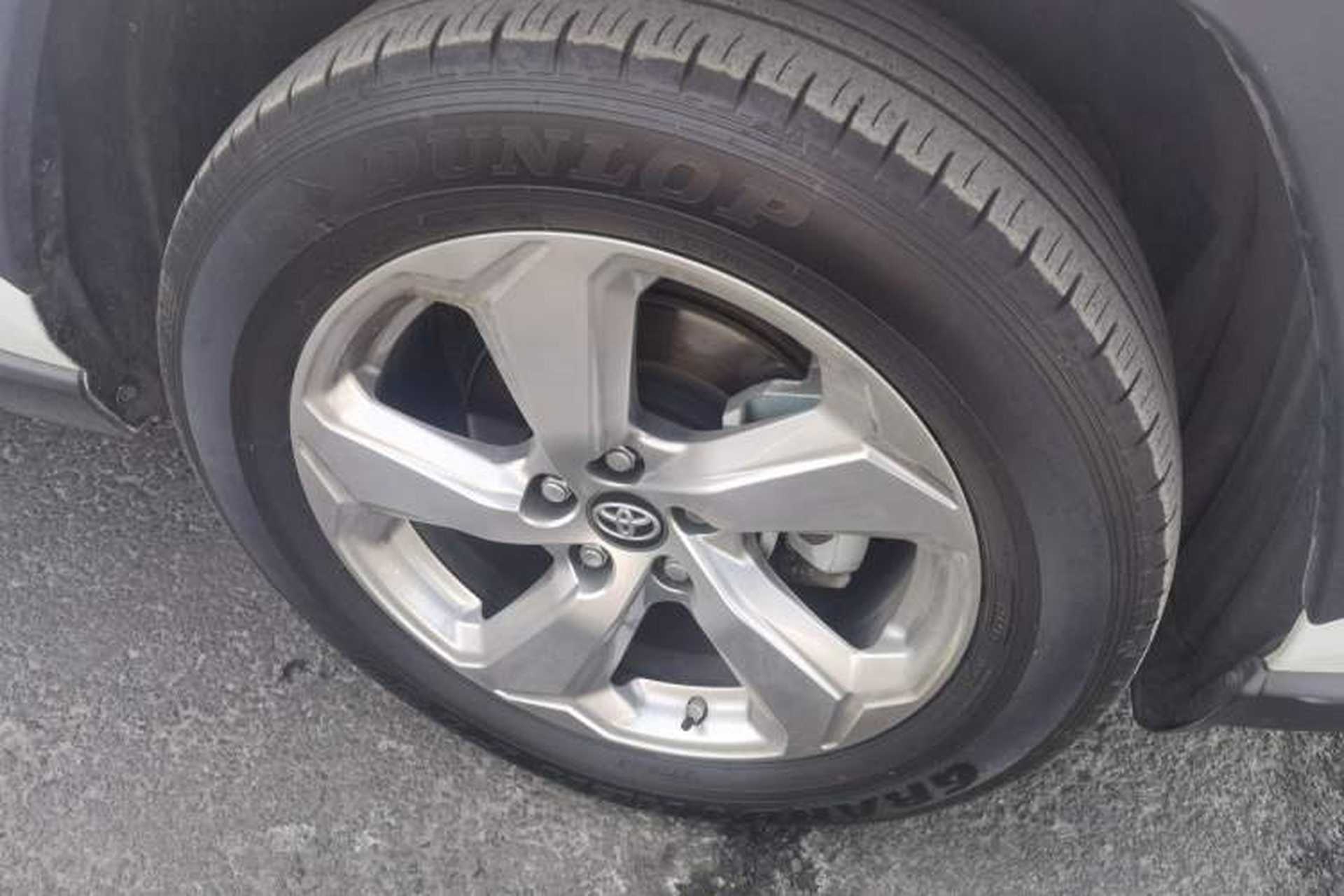 Used Toyota RAV4 2021 2.0L CVT 4x4 Style PLUS Edition Right Front Wheel Hub