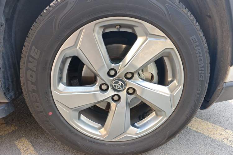 Used Toyota RAV4 2021 2.0L CVT Two-Wheel Drive Fashion Edition Right Front Wheel Hub