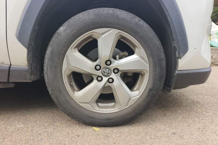 Used Toyota RAV4 2021 2.0L CVT Two-Wheel Drive Fashion Edition Right Front Wheel Hub