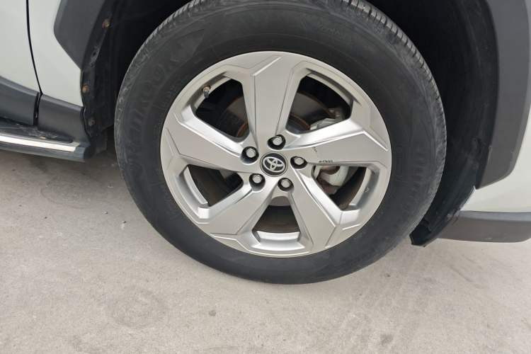 Used Toyota RAV4 2021 2.0L CVT Two-Wheel Drive Fashion PLUS Edition Right Front Wheel Hub