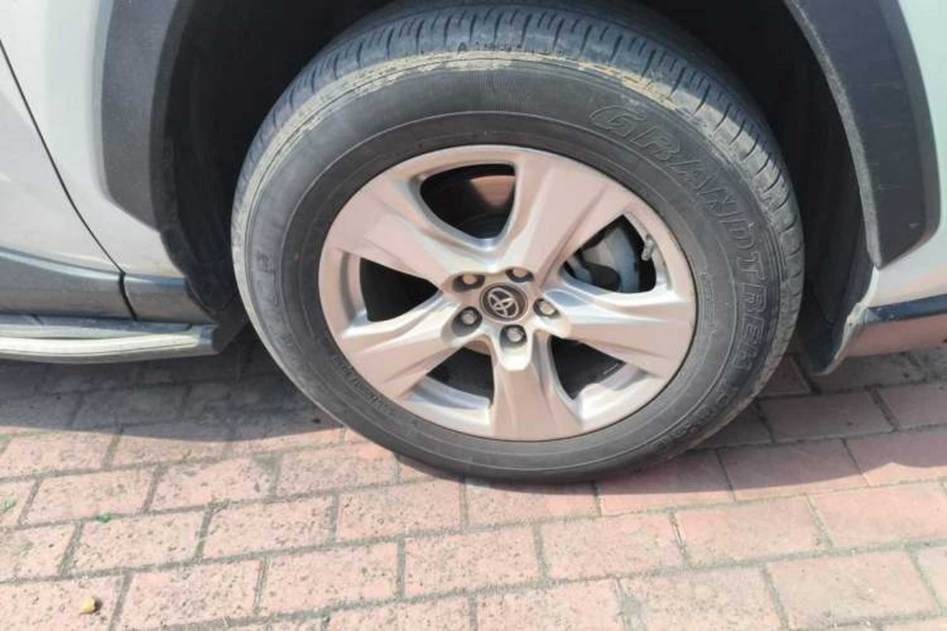 Used Toyota RAV4 2021 2.0L CVT Two-Wheel Drive Urban Edition Right Front Wheel Hub