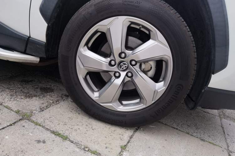 Used Toyota RAV4 2021 2.0L CVT 4x4 Style PLUS Edition Right Front Wheel Hub