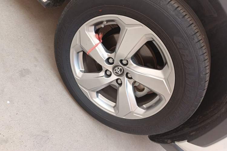 Used Toyota RAV4 2021 2.0L CVT Two-Wheel Drive Fashion Edition Right Front Wheel Hub
