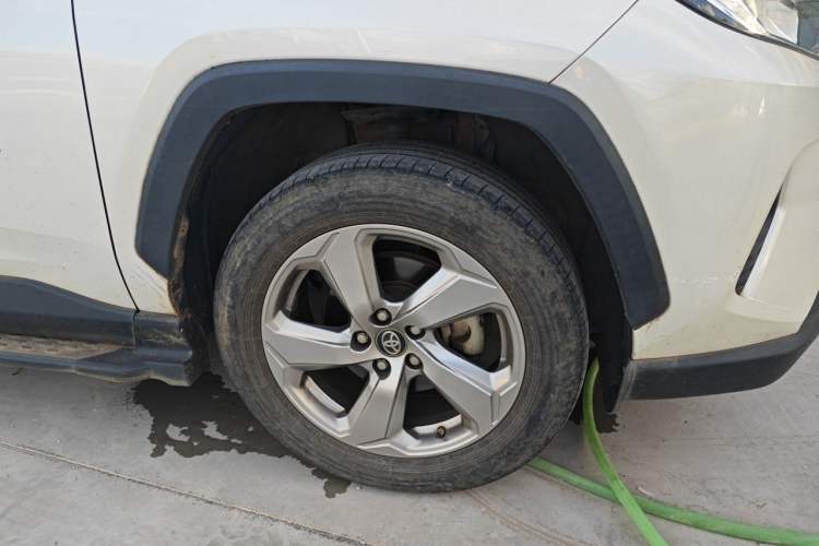 Used Toyota RAV4 2021 2.0L CVT Two-Wheel Drive Fashion PLUS Edition Right Front Wheel Hub