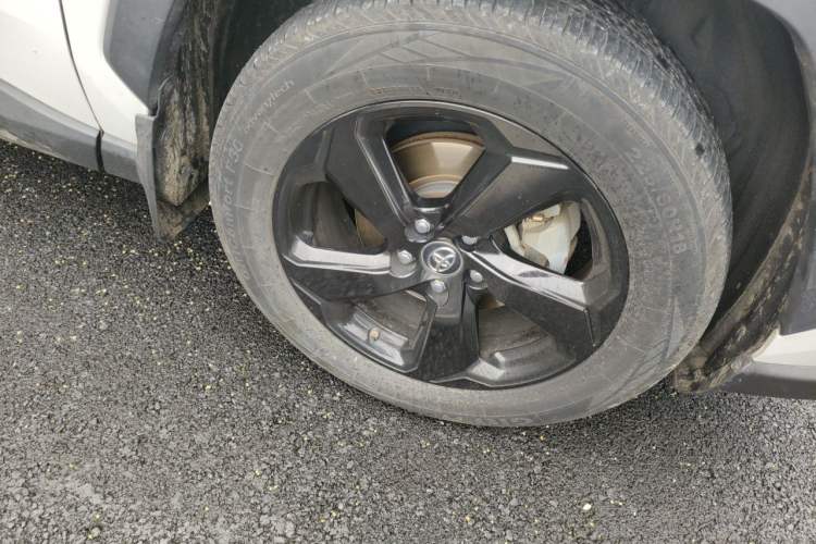 Used Toyota RAV4 2021 Revised Version Dual-Motor Hybrid 2.5L E-CVT 4x4 Elite PLUS Edition Right Front Wheel Hub