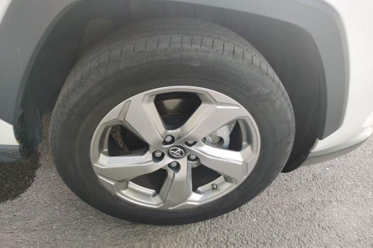 Used Toyota RAV4 2021 2.0L CVT Two-Wheel Drive Fashion Edition Right Front Wheel Hub