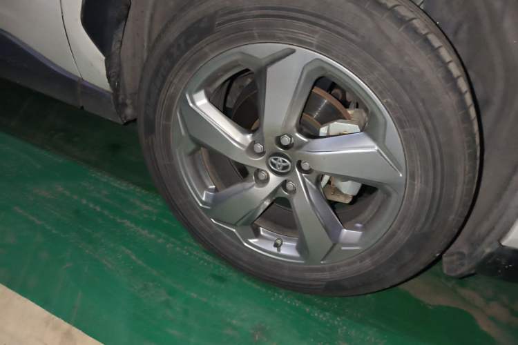 Used Toyota RAV4 2021 2.0L CVT Two-Wheel Drive Fashion PLUS Edition Right Front Wheel Hub