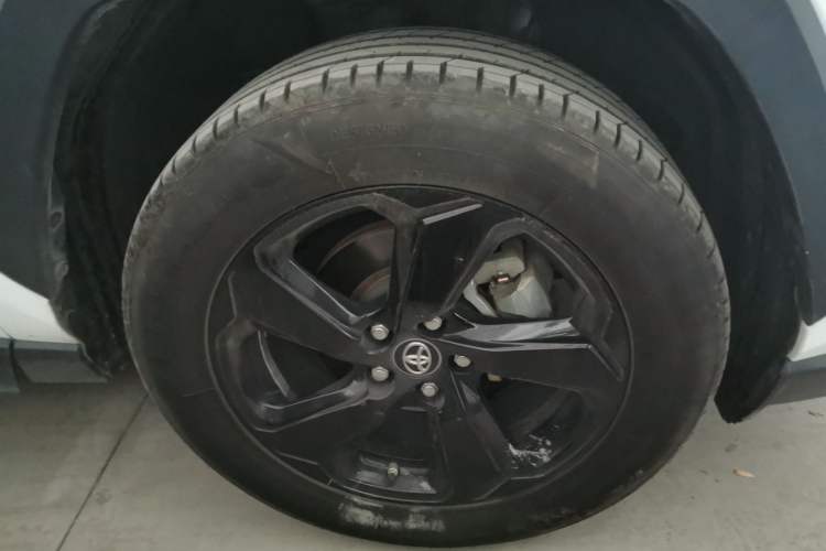 Used Toyota RAV4 2021 Dual-Engine 2.5L E-CVT Four-Wheel Drive Elite PLUS Edition Right Front Wheel Hub