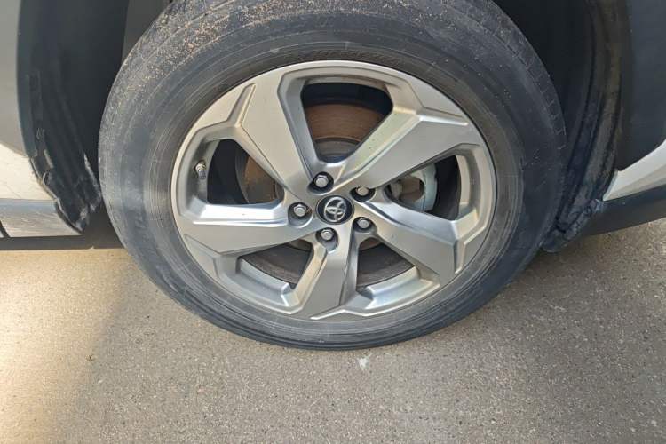 Used Toyota RAV4 2021 2.0L CVT Two-Wheel Drive Fashion Edition Right Front Wheel Hub