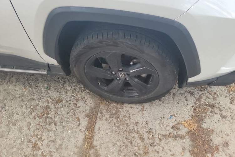 Used Toyota RAV4 2021 Revised Version Dual-Motor Hybrid 2.5L E-CVT 4x4 Elite PLUS Edition Right Front Wheel Hub