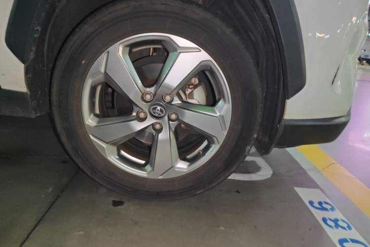 Used Toyota RAV4 2021 2.0L CVT Two-Wheel Drive Fashion PLUS Edition Right Front Wheel Hub