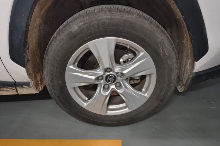 Used Toyota RAV4 2021 2.0L CVT Two-Wheel Drive Urban Edition Right Front Wheel Hub