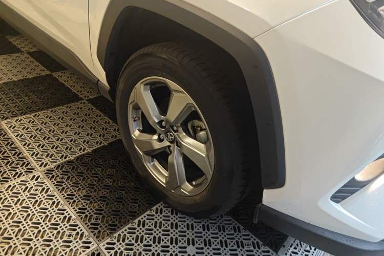 Used Toyota RAV4 2021 2.0L CVT Two-Wheel Drive Fashion PLUS Edition Right Front Wheel Hub
