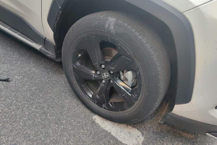 Used Toyota RAV4 2021 Dual-Engine 2.5L E-CVT Four-Wheel Drive Elite PLUS Edition Right Front Wheel Hub